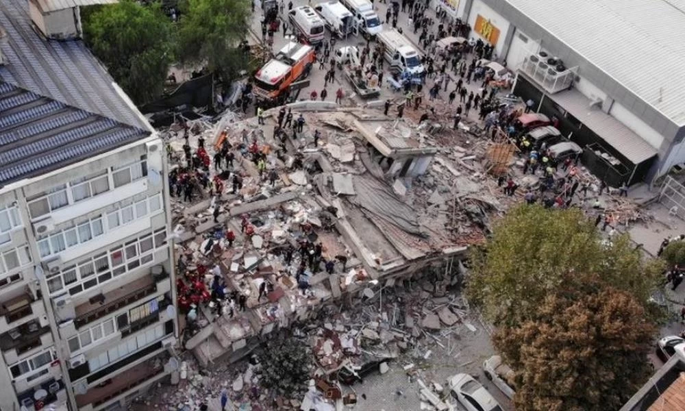 Σεισμός στη Σμύρνη: 42 νεκροί και σχεδόν 900 τραυματίες